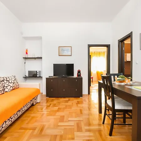 Apartment Naja *